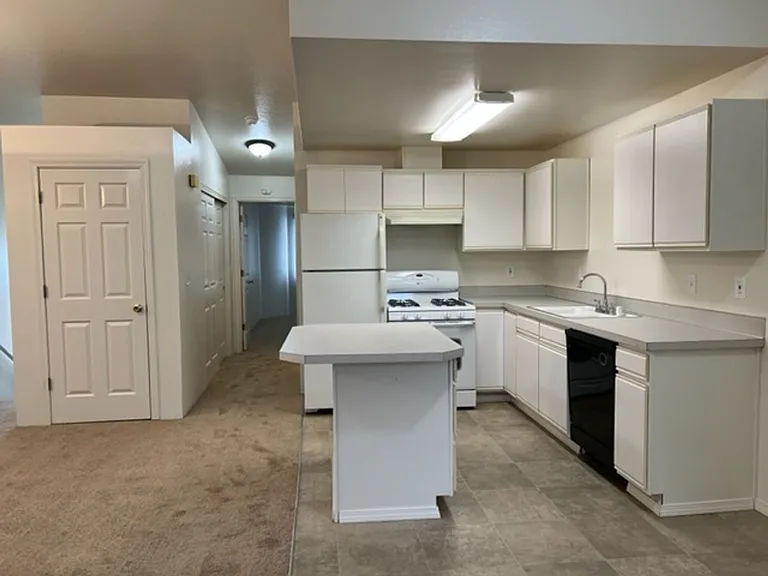 1301 SE Ellsworth Rd — Photo 11