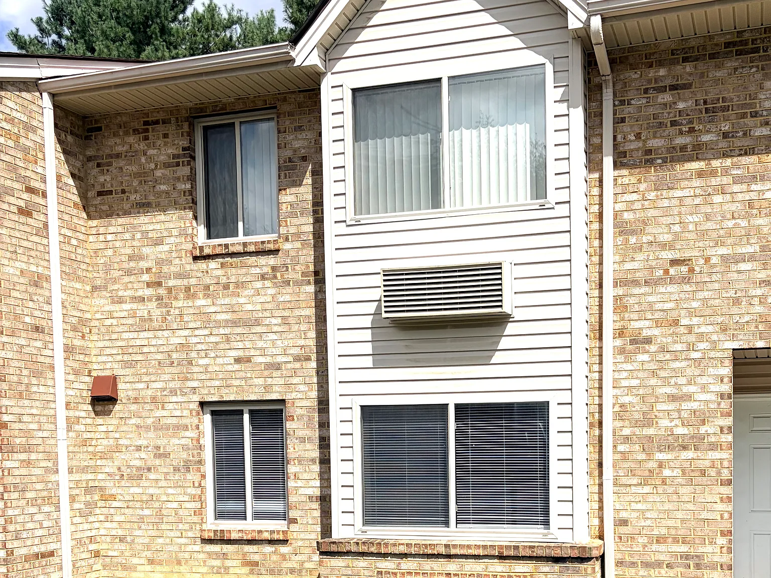 2 bed, $925 — Photo 1