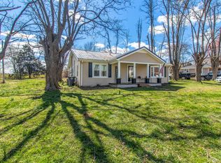 810 Days Rd, Lafayette, TN 37083