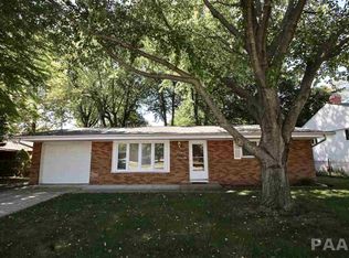 1613 Holiday Dr, Pekin, IL 61554