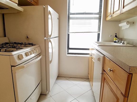 4th image of 15A W 64th St #4