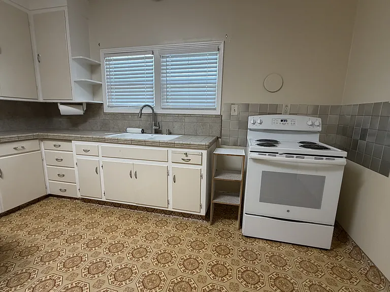 1954 Eucalyptus Ave — Photo 17