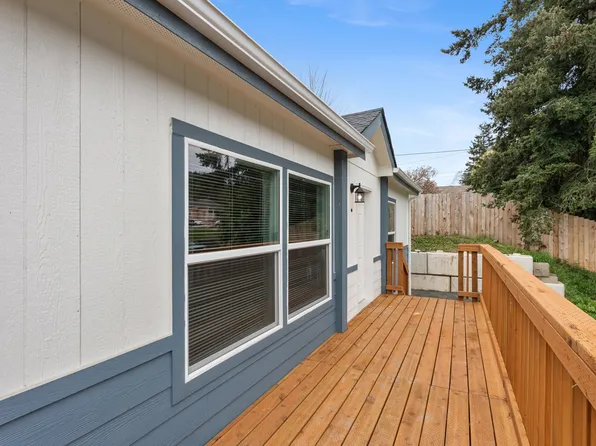 380 E 6th St, Coquille, OR 97423