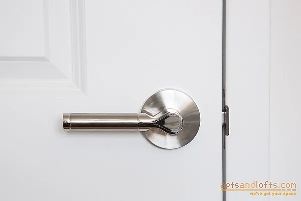 Rented by aptsandlofts.com | media 13