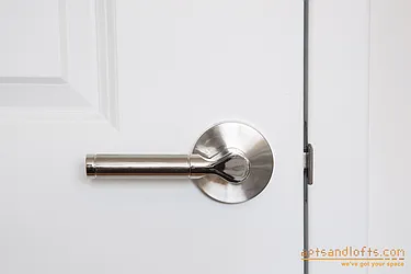 Rented by aptsandlofts.com