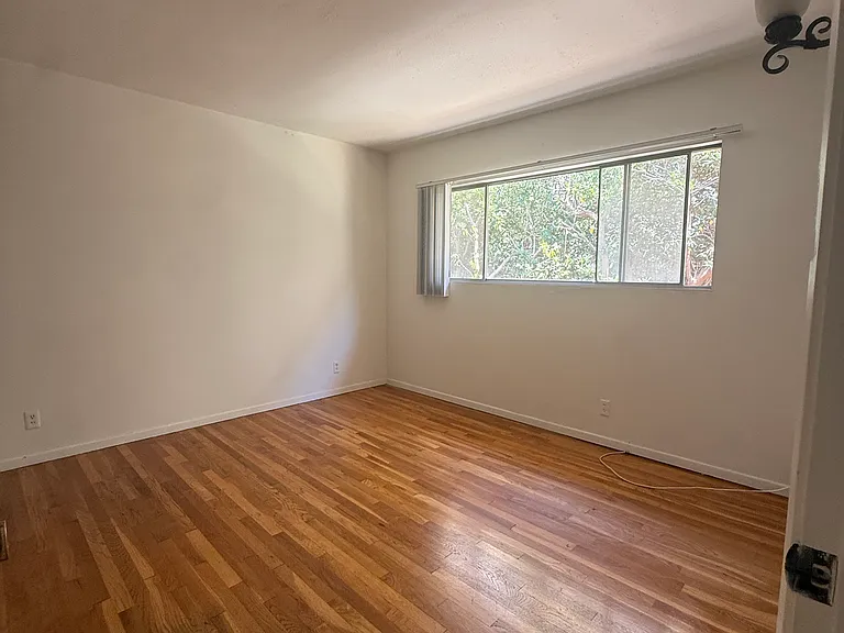 11727 Ohio Ave #6 — Photo 9