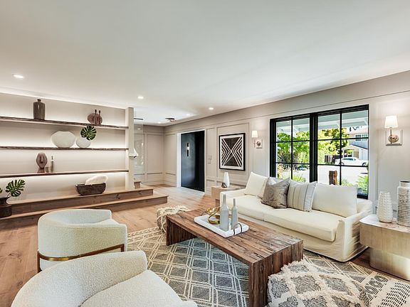 5th image of 705 Charleston Ct