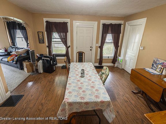 5th image of 237 N Sheldon St