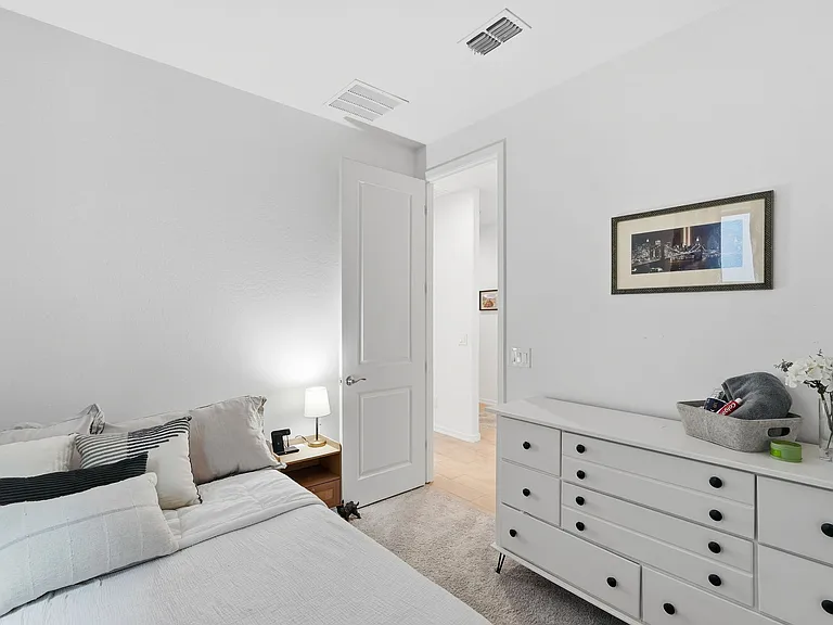 11253 E Ulysses Ave — Photo 5