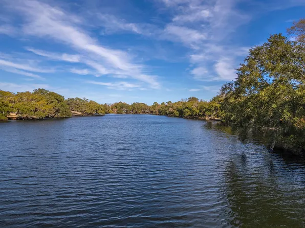 709 Lake Frances Dr, Charleston, SC 29412