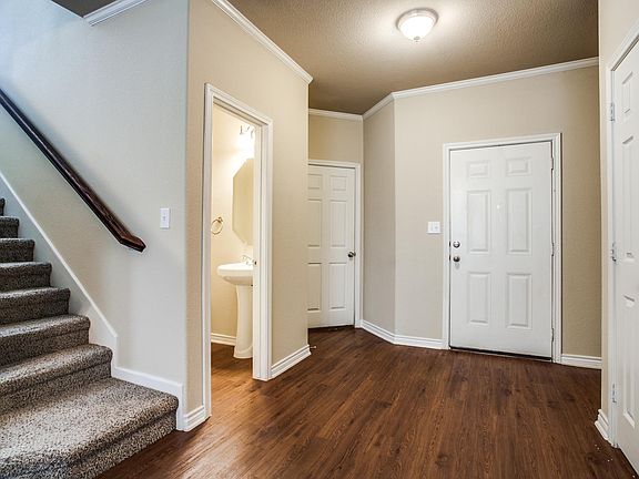 2nd image of 368 Castleridge Dr #B
