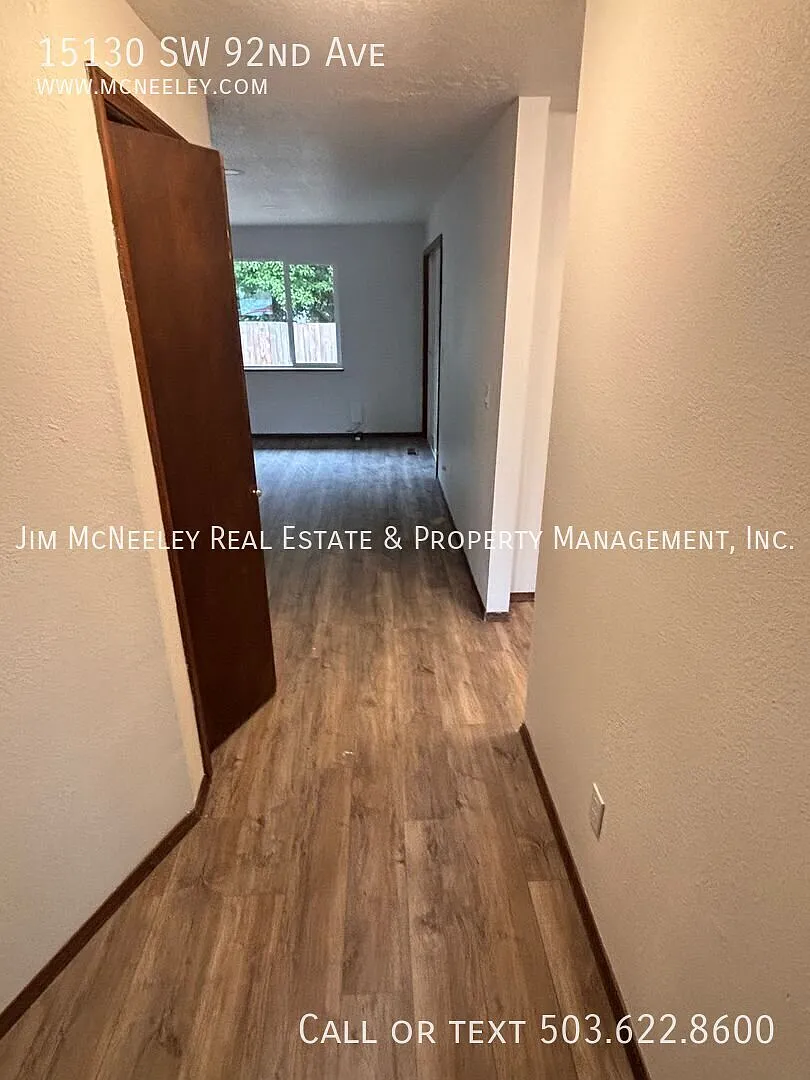 3 Bedroom, 2 Bath Home with AC and 2-Car Garage in Tigard — Photo 2