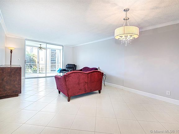 3rd image of 314 SE 10th St APT 205