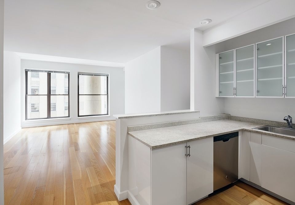 1st image of 37 Wall St APT 19B