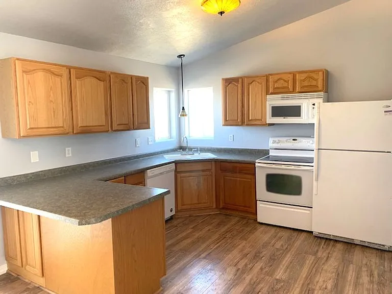 217 Blakeland Dr — Photo 3