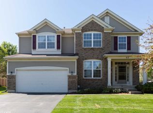 62 Meadows Dr, Gilberts, IL 60136