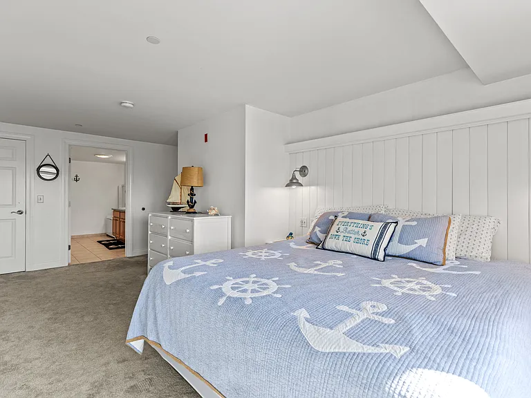 1 E Grand Ave #208 — Photo 15