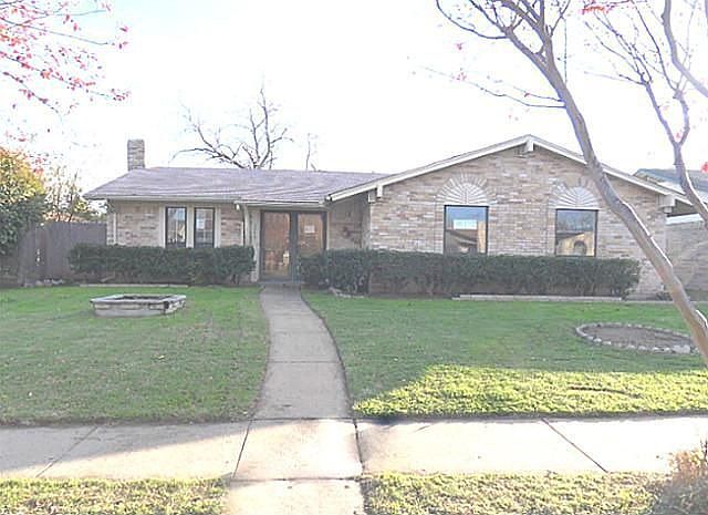 1st image of 2006 Village Crest Dr