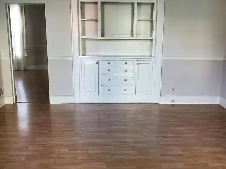 720 SE Riverside Dr — Photo 2