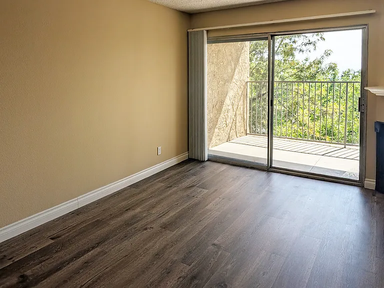 South Pasadena Heights — Photo 36