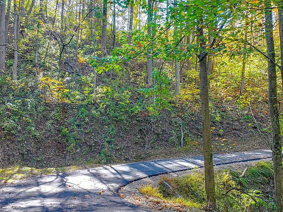 2nd image of Emerald Springs Loop