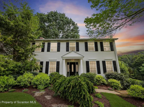 1410 Spyglass Ln, Clarks Summit, PA 18411