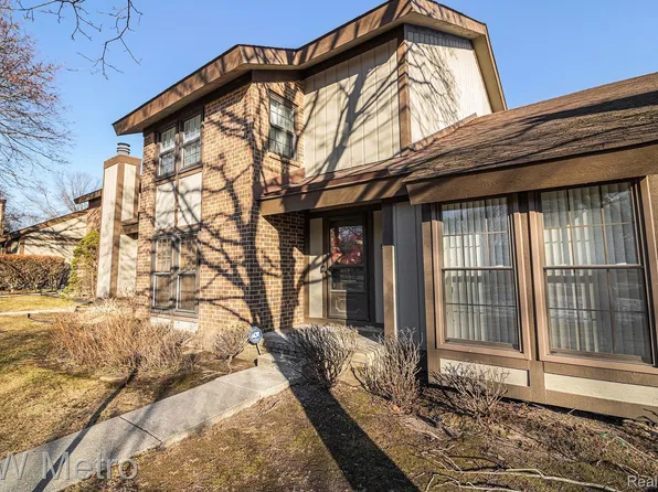 25062 Oakbrooke Dr, Southfield, MI 48033