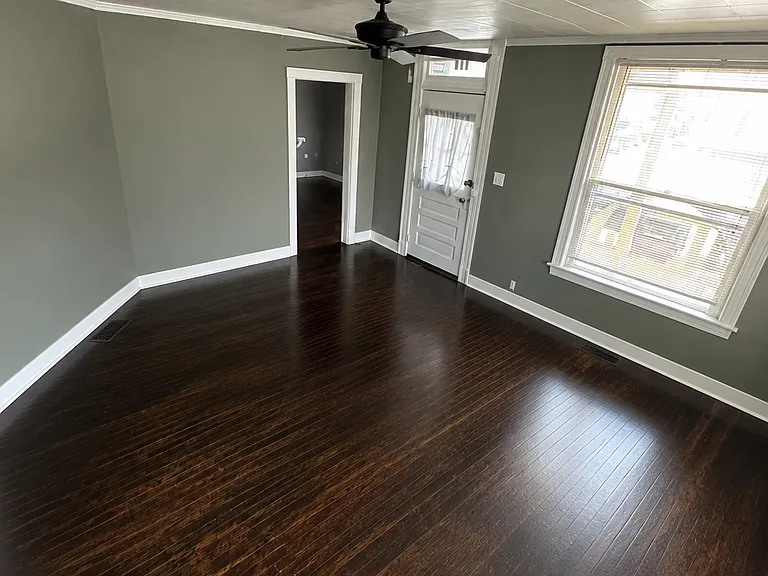 700 W Rollins St — Photo 7