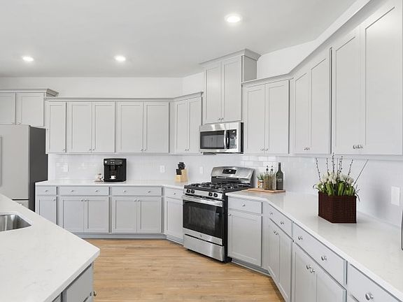 7th image of this home