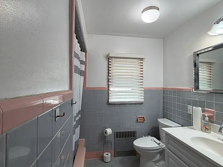 51 W 3rd St #1 — Photo 29