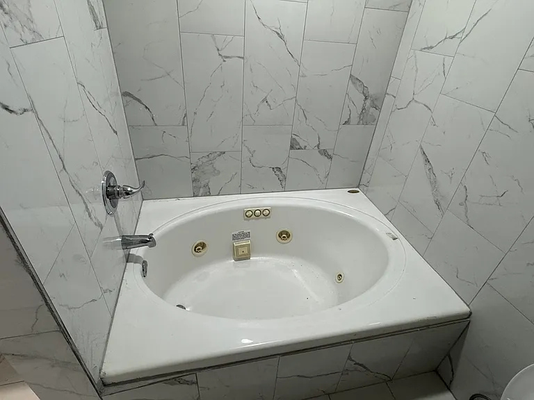 1729 Centre Ave #11 — Photo 1
