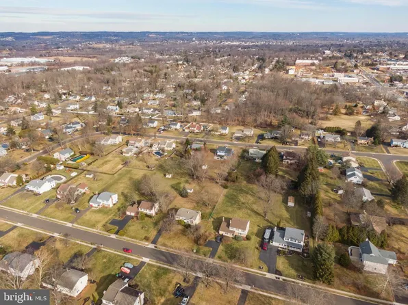 13 Glen Rd, Lansdale, PA 19446