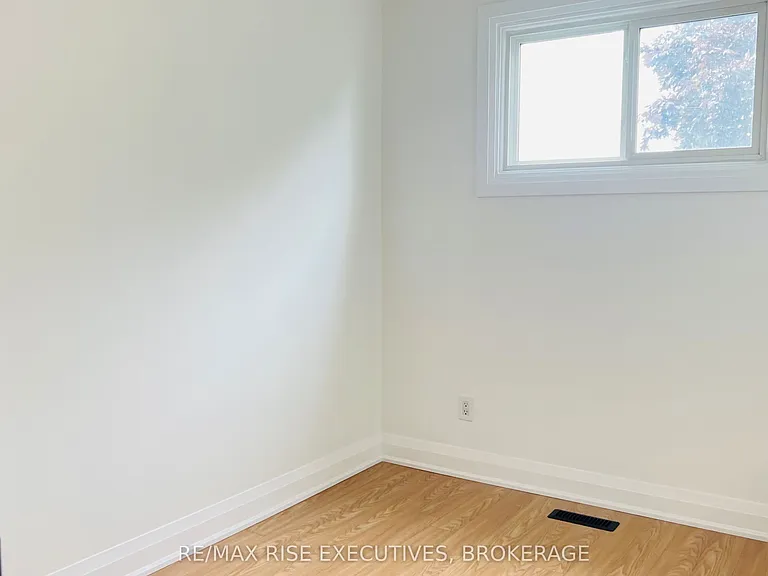 863 Datzell Ln — Photo 8