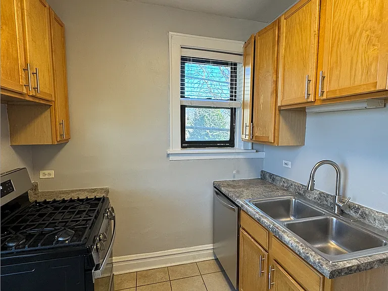605 Hinman — Photo 55