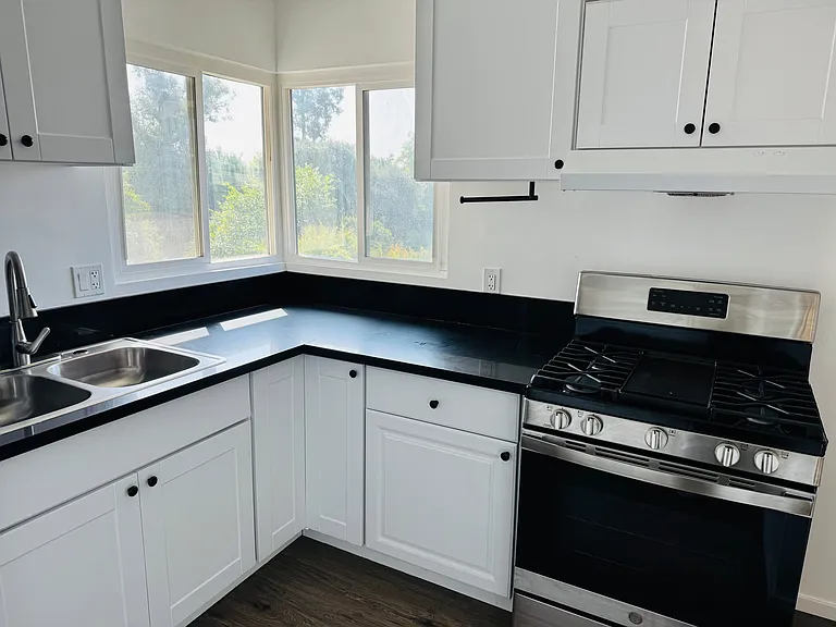 1204 N Monterey St #E — Photo 3