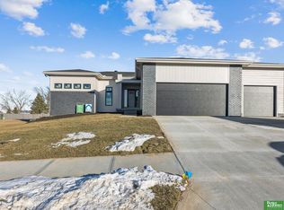 21126 Atwood Ave, Elkhorn, NE 68022