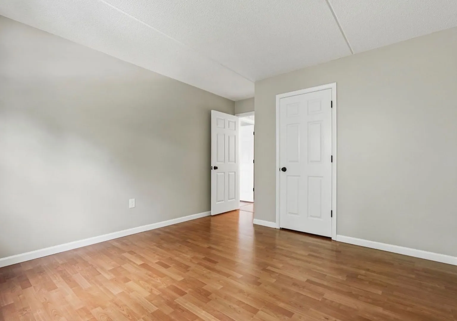 Condo-Holyoke — Photo 2