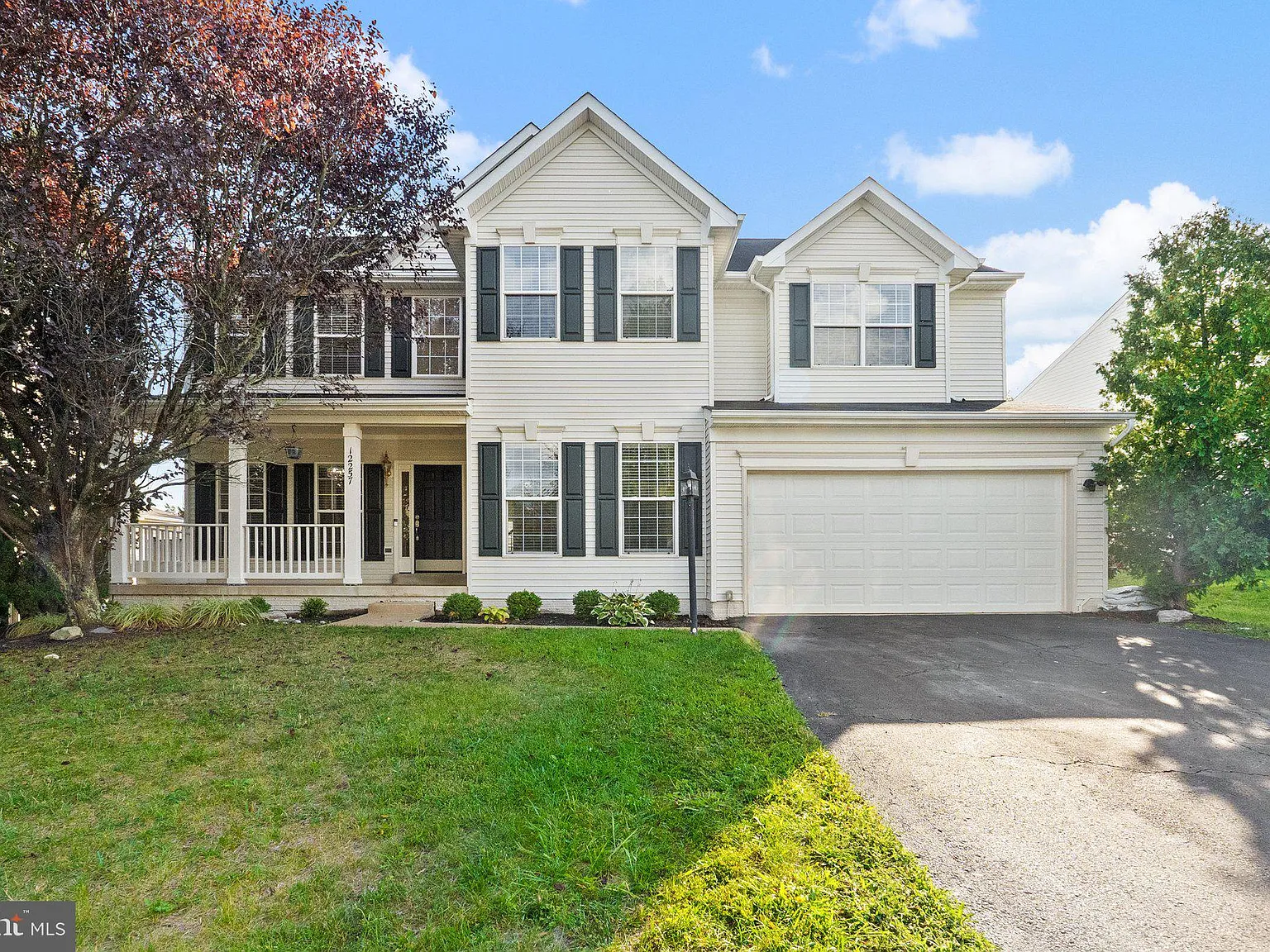 5 bed, 4.0 bath, 3928 sqft, $4,200 — Photo 1