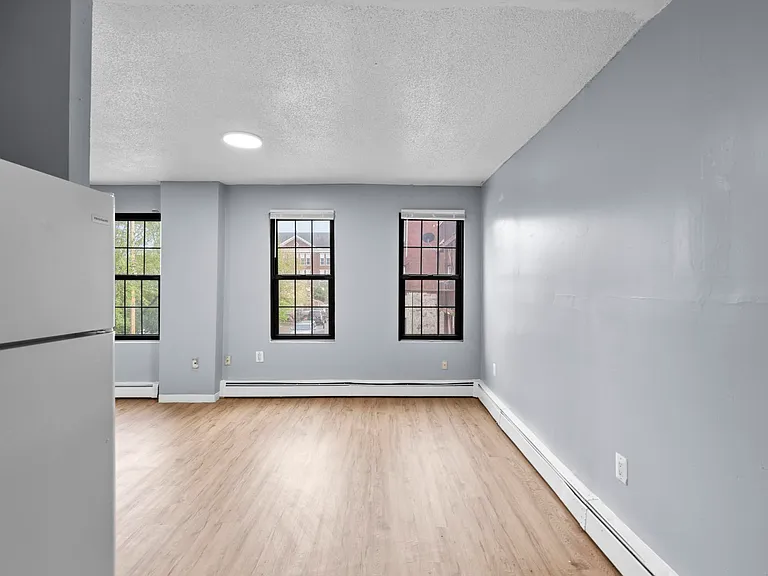 26-28 Lawrence St #26-5 — Photo 6