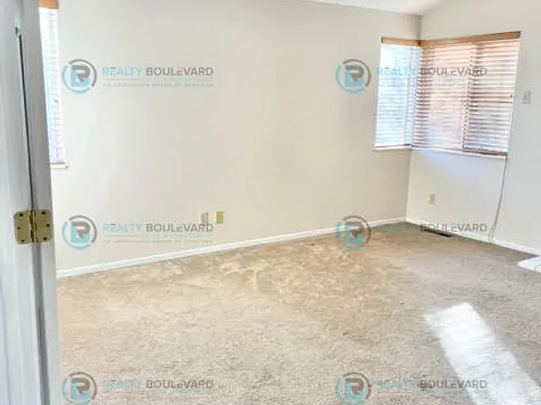 6073 Torrington Dr — Photo 23