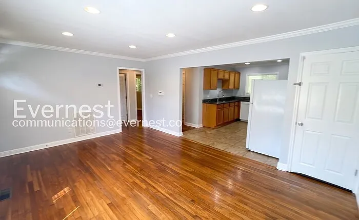 6913 Martha Ave #A — Photo 9