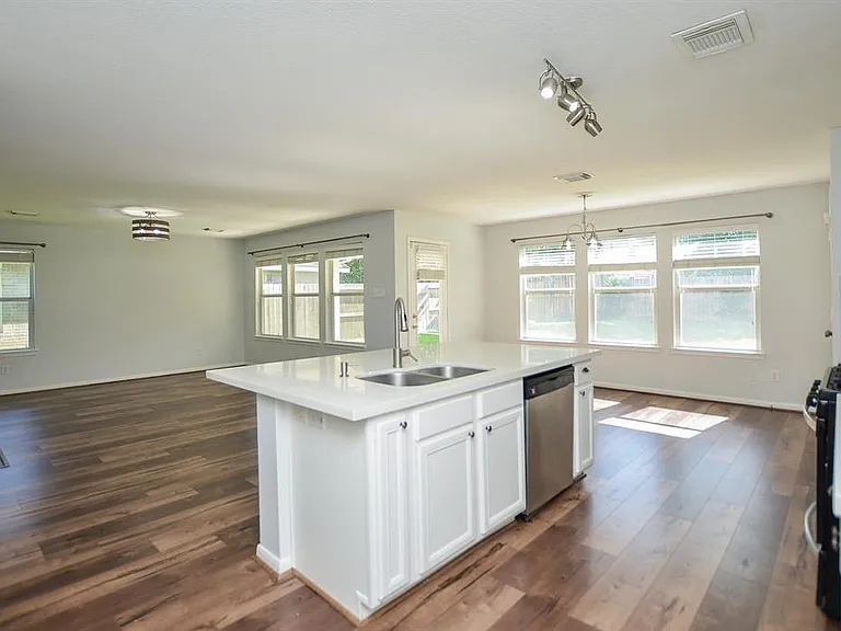2219 Gable Hollow Ln — Photo 25