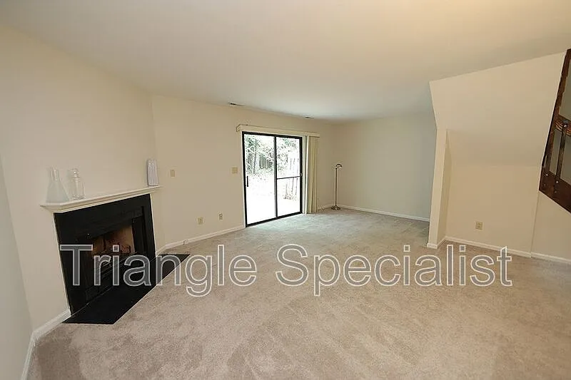 3 bed, 2.5 bath, 1500 sqft, $1,695 — Photo 2