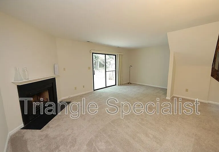 112 Mossbark Ln — Photo 2