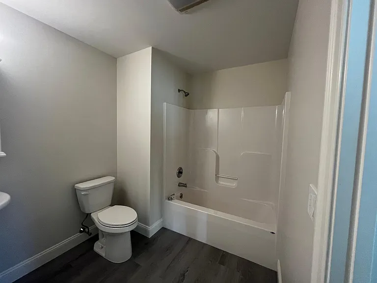103 Thermos Ave #6 — Photo 3