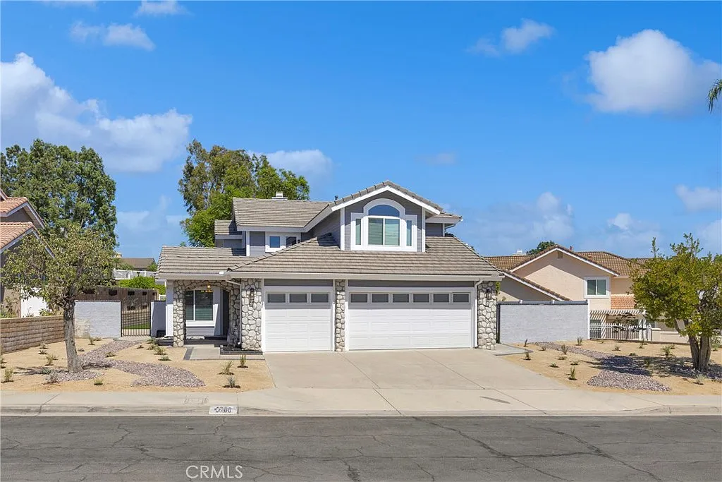 4 bed, 2400 sqft, $6,500 — Photo 1