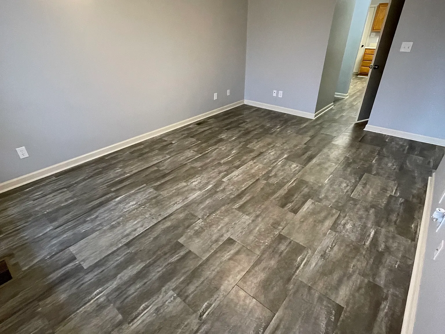 2 bed, 1000 sqft, $1,550 — Photo 2