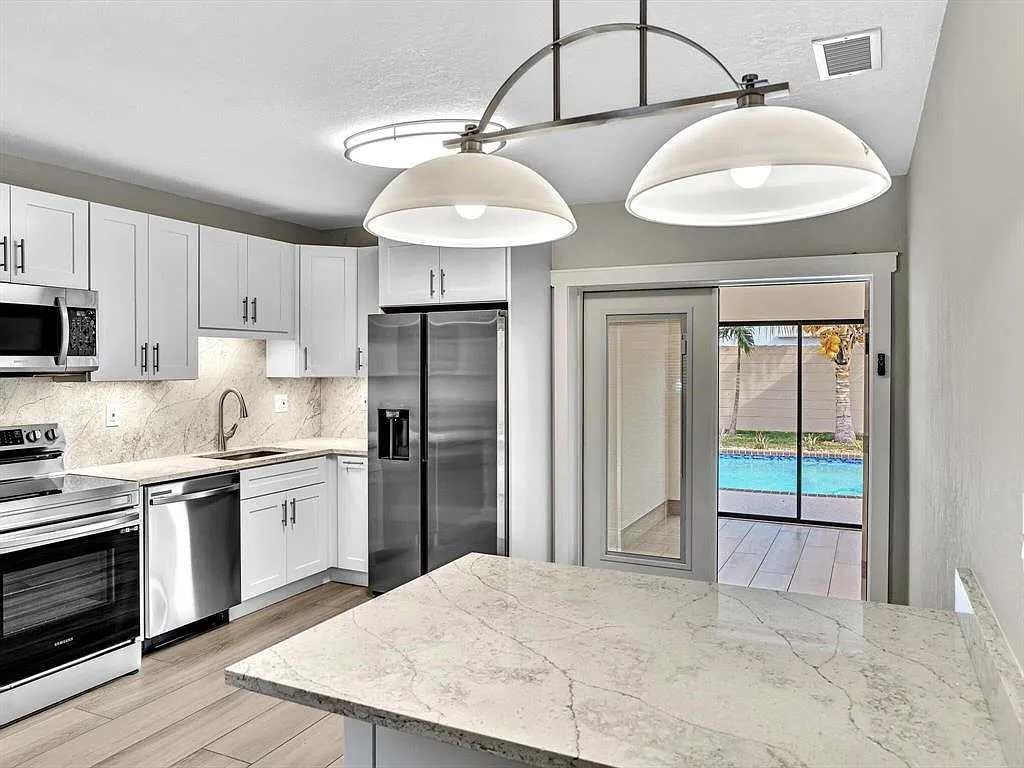 2 bed, 1300 sqft, $4,000 — Photo 3