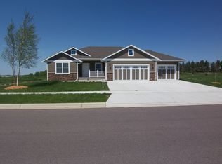 2102 Larkspur Ridge Dr, Brookings, SD 57006