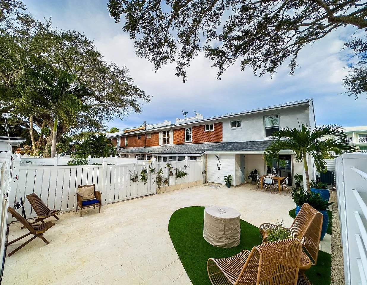 2 bed, 450 sqft, $8,000 — Photo 2